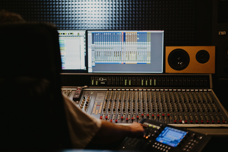 Mastering the Art of Advanced Audio Dynamic Compression Techniques - Audio dynamic compression is a fundamental tool for sound engineers and music producers. While basic compression is widely known, advanced techniques allow for a more nuanced and refined control of audio dynamics, enhancing the quality and impact of sound production. Let's explore step-by-step instructions on how to effectively implement various advanced dynamic compression techniques: