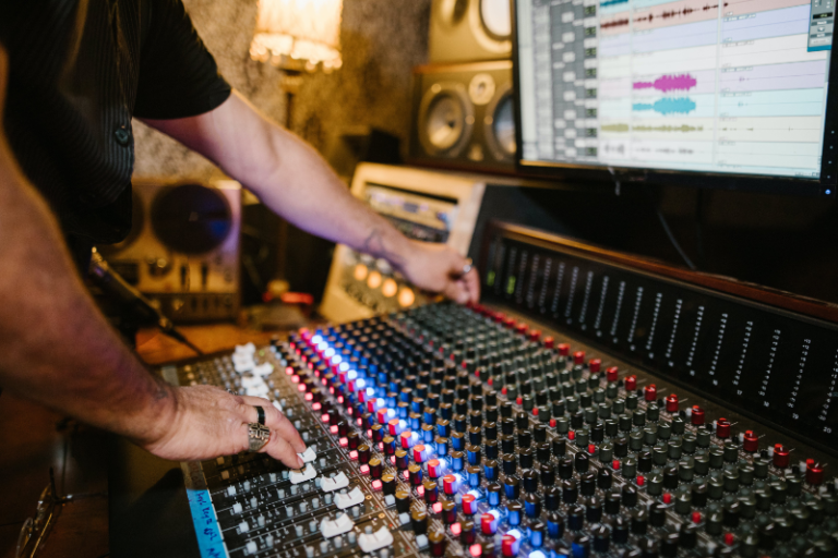 Top-Down vs Bottom-Up Audio Mixing